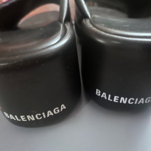 Balenciaga Slides - Picture 1 of 3